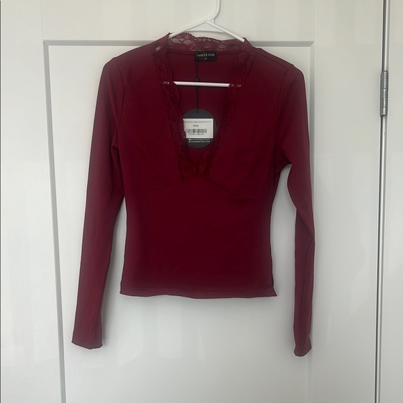White Fox Boutique Red Cut Out Fitted Long Sleeve Blouse - Picture 2 of 3